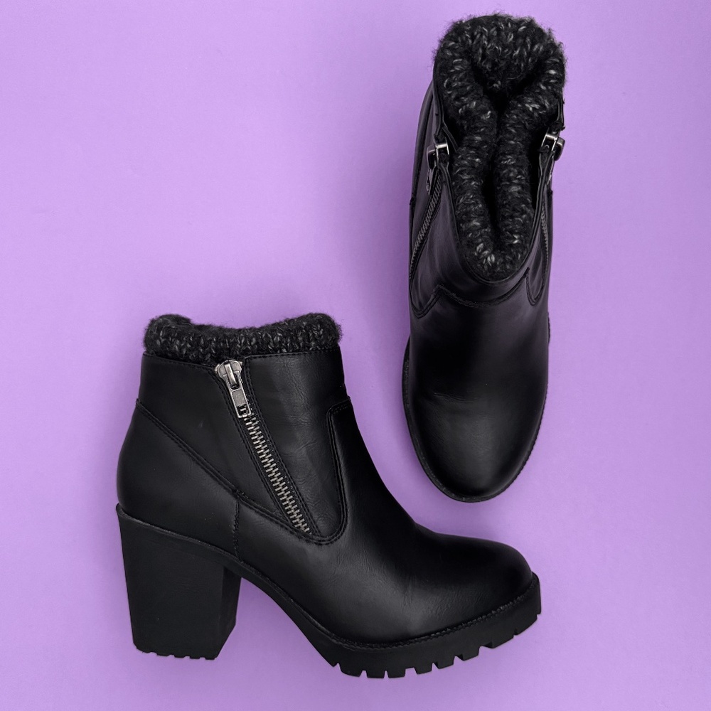 Nine West Black Ankle Boot Side Zippers Crochet Lining Block Heel Size 7.5